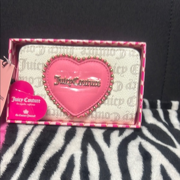 Juicy Couture Pink Heart Wallet - Picture 4 of 9